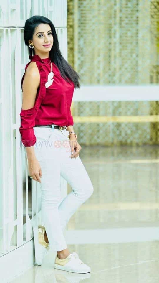 Kannada Actress Sanjjanaa Pictures 14