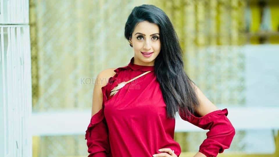 Kannada Actress Sanjjanaa Pictures 16