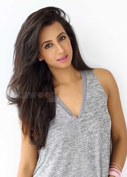 Kannada Actress Sanjjanaa Sexy Latest Photos 15