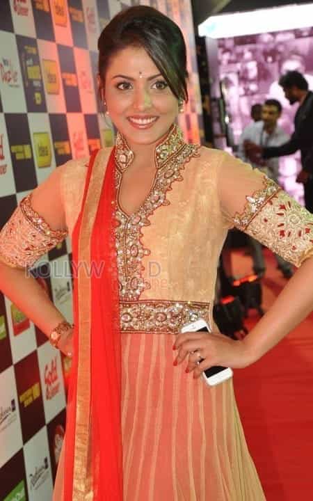 Madhu Shalini At Mirchi Music Awards Photos 02