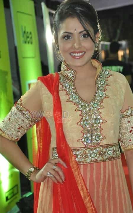 Madhu Shalini At Mirchi Music Awards Photos 04