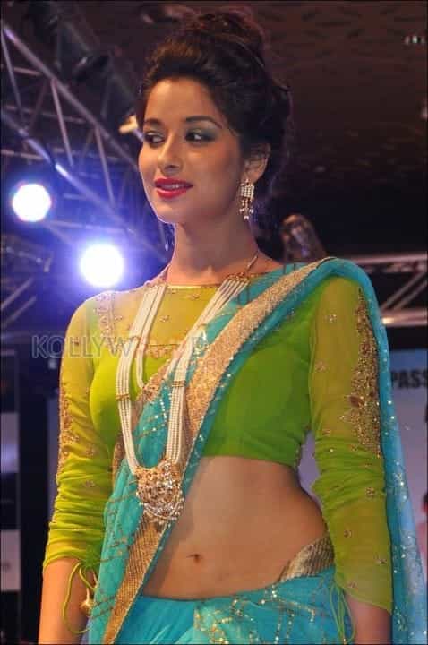 Madhurima Hot Navel Pictures 01