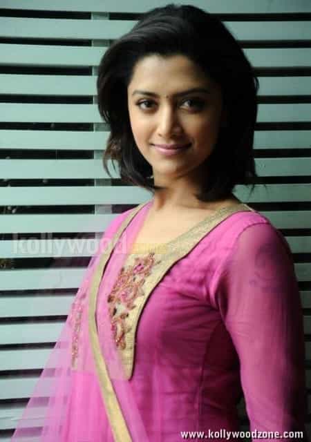 Mamta Mohandas In Pink Dress Pictures 06