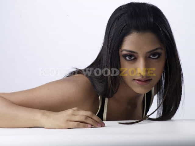 Mamta Mohandas Sexy Stills 16