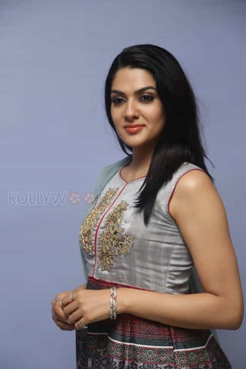 Sakshi Chaudhary New Pics 10