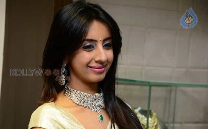 Sanjanaa At Hiya Jewellers Curtain Raiser Event Photos 04