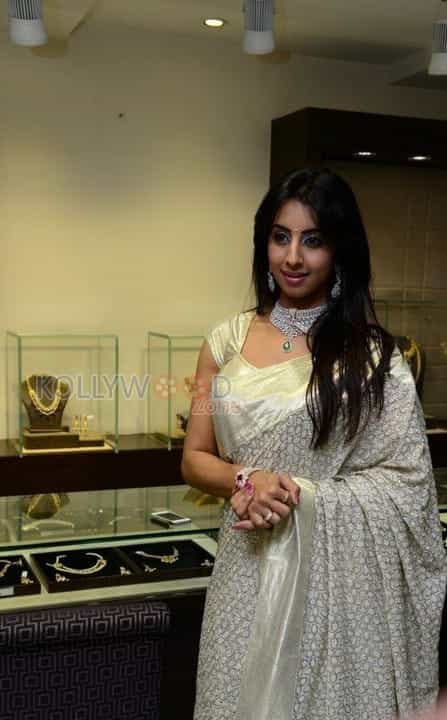 Sanjanaa At Hiya Jewellers Curtain Raiser Event Photos 05