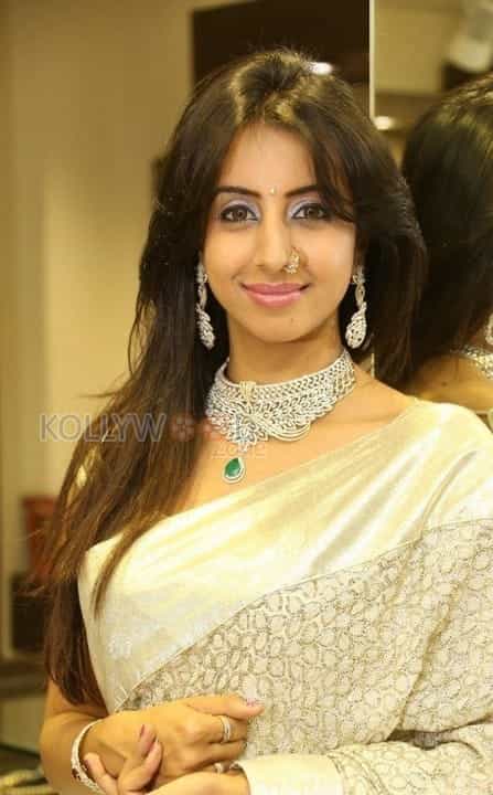 Sanjanaa At Hiya Jewellers Curtain Raiser Event Photos 06