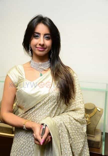 Sanjanaa At Hiya Jewellers Curtain Raiser Event Photos 08