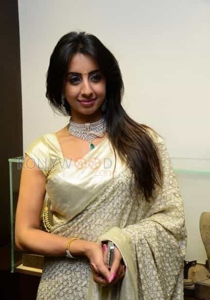 Sanjanaa At Hiya Jewellers Curtain Raiser Event Photos 10