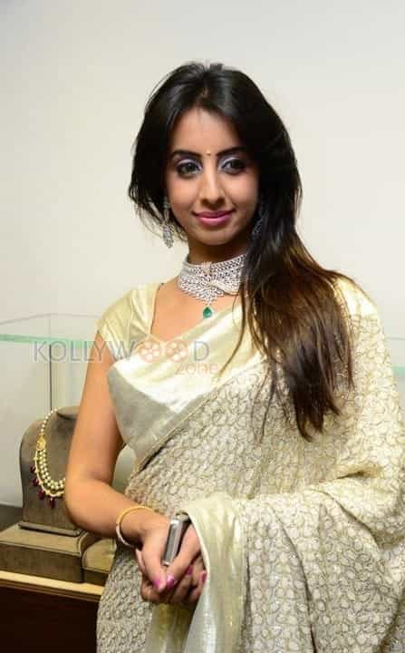 Sanjanaa At Hiya Jewellers Curtain Raiser Event Photos 16