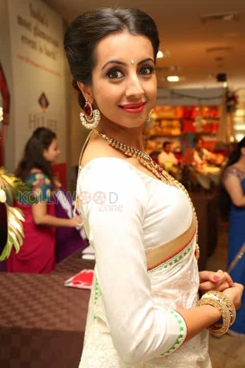 Sanjjanaa Galrani At Hi Life Expo Photos 20