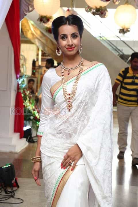 Sanjjanaa Galrani At Hi Life Expo Photos 28