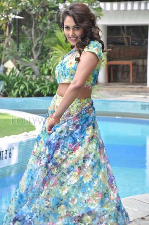 Sexy And Beautiful Actress Madhu Shalini Photoshoot Stills 09