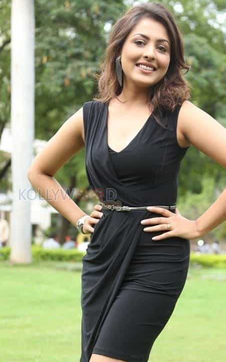 Sexy Madhu Shalini Photos 07