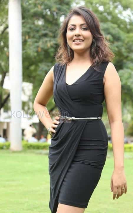 Sexy Madhu Shalini Photos 31