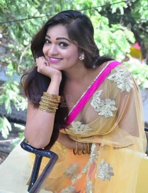 Telugu Actress Ashwini Spicy Cleavage Saree Photos 10