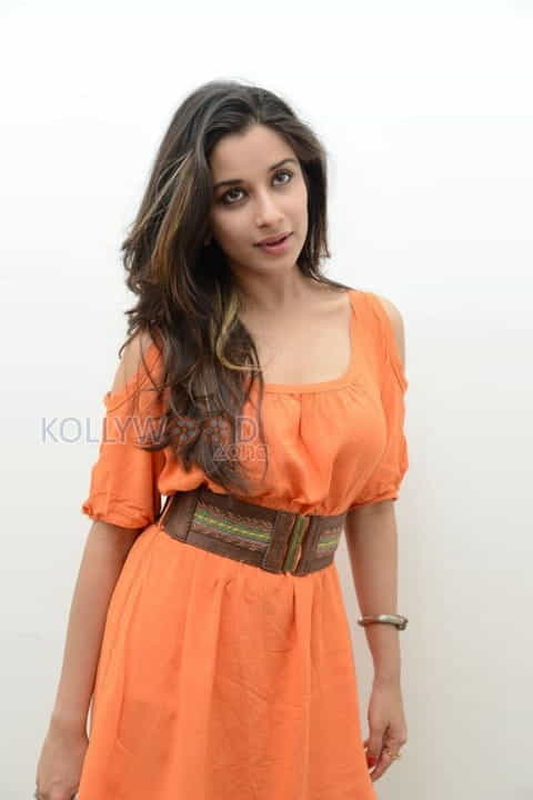 Telugu Actress Madhurima Photoshoot Pictures 04