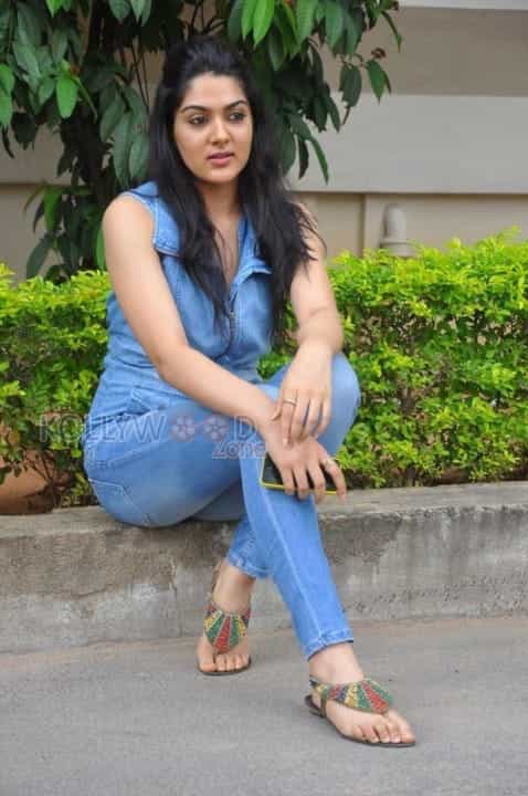 Telugu Actress Sakshi Choudhary Stills 47