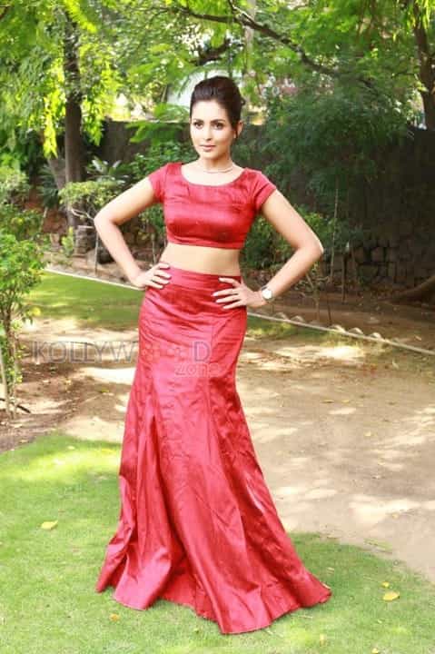 Thoongavanam Heroine Madhu Shalini Stills 11