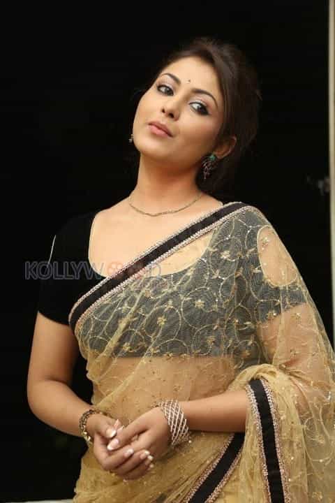 Tolly Actress Madhu Shalini Sexy Pictures 15