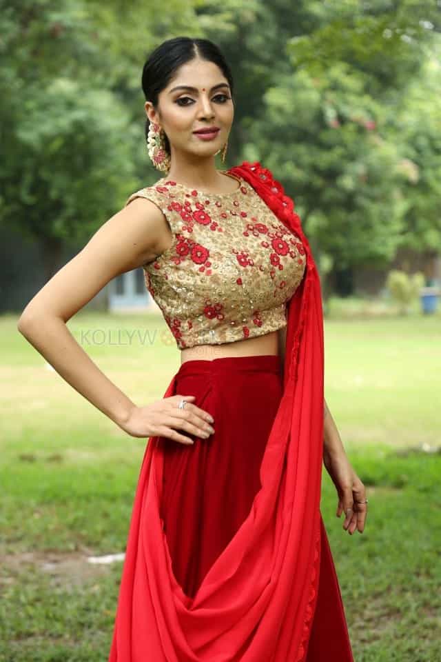 Actress Sanam Shetty At Ethir Vinaiyaatru Audio Launch Photos 03