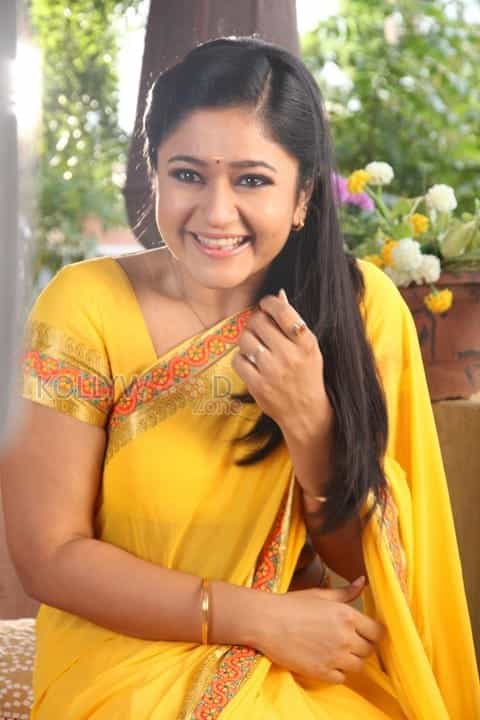 Aranmanai 2 Heroine Poonam Bajwa Photos 19