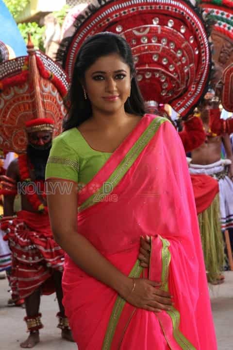 Aranmanai 2 Heroine Poonam Bajwa Photos 70