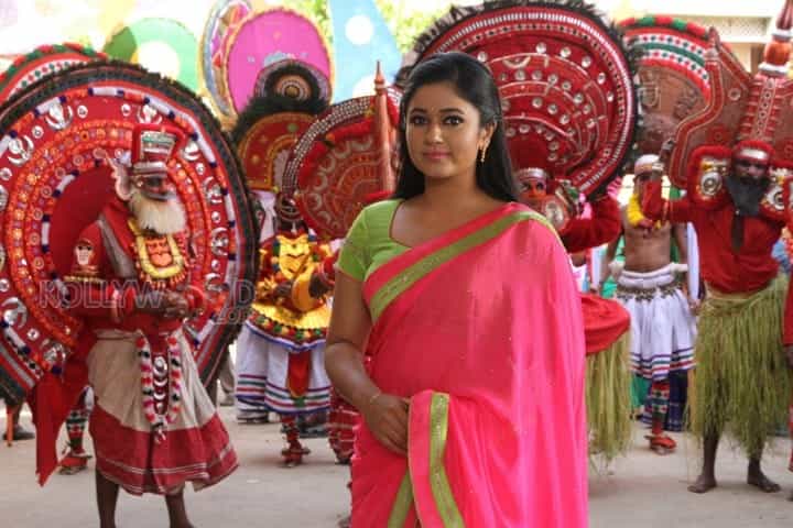 Aranmanai 2 Heroine Poonam Bajwa Photos 75