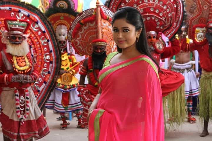 Aranmanai 2 Heroine Poonam Bajwa Photos 77