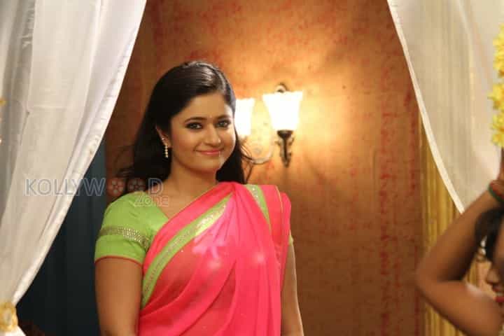 Aranmanai 2 Heroine Poonam Bajwa Photos 90