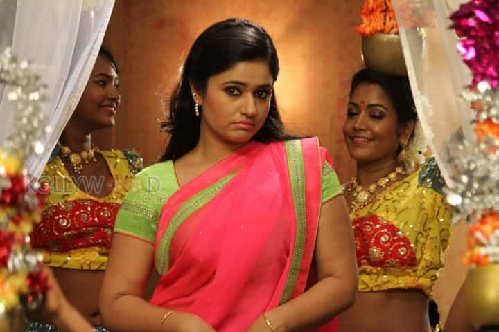 Aranmanai 2 Heroine Poonam Bajwa Photos 96