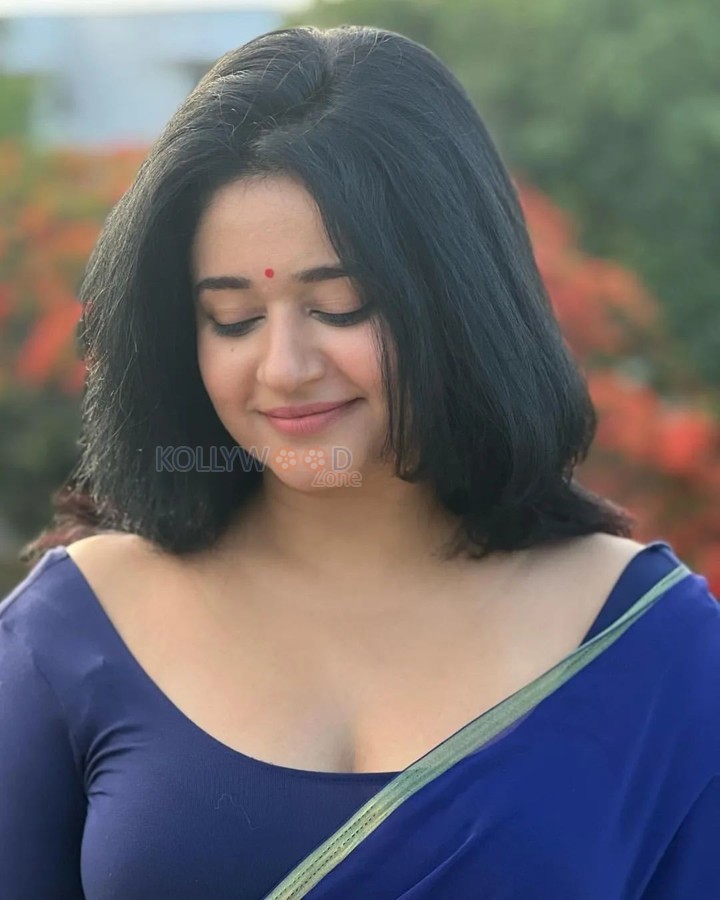 Captivating Poonam Bajwa Cleavage in a Blue Saree with Matching Blouse Photos 04