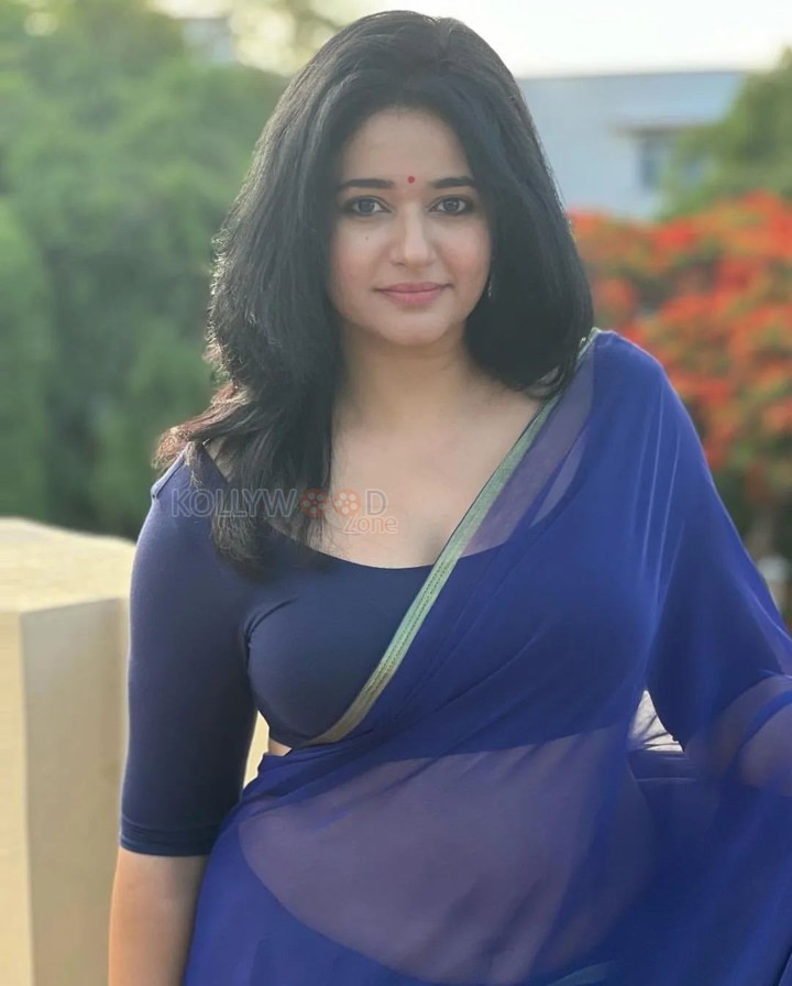 Captivating Poonam Bajwa Cleavage in a Blue Saree with Matching Blouse Photos 08