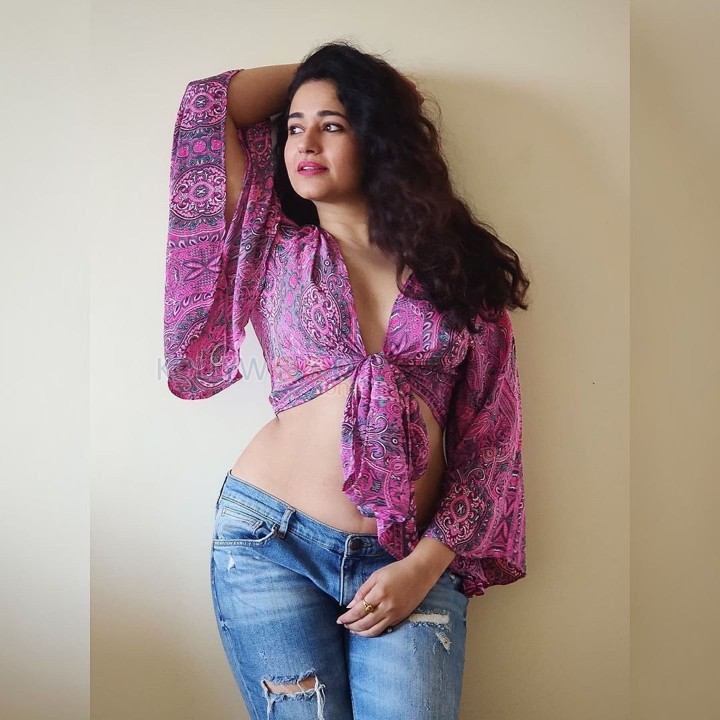 Enchanting Poonam Bajwa in a Knotted Pink Top with Torn Jeans Photos 03