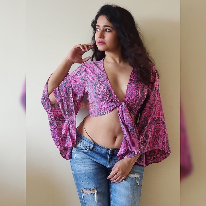 Enchanting Poonam Bajwa in a Knotted Pink Top with Torn Jeans Photos 05