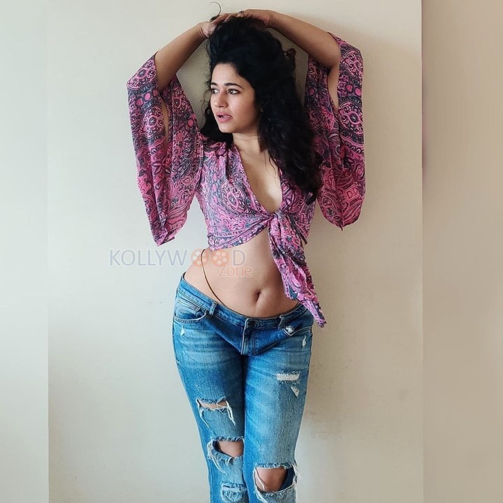 Enchanting Poonam Bajwa in a Knotted Pink Top with Torn Jeans Photos 07