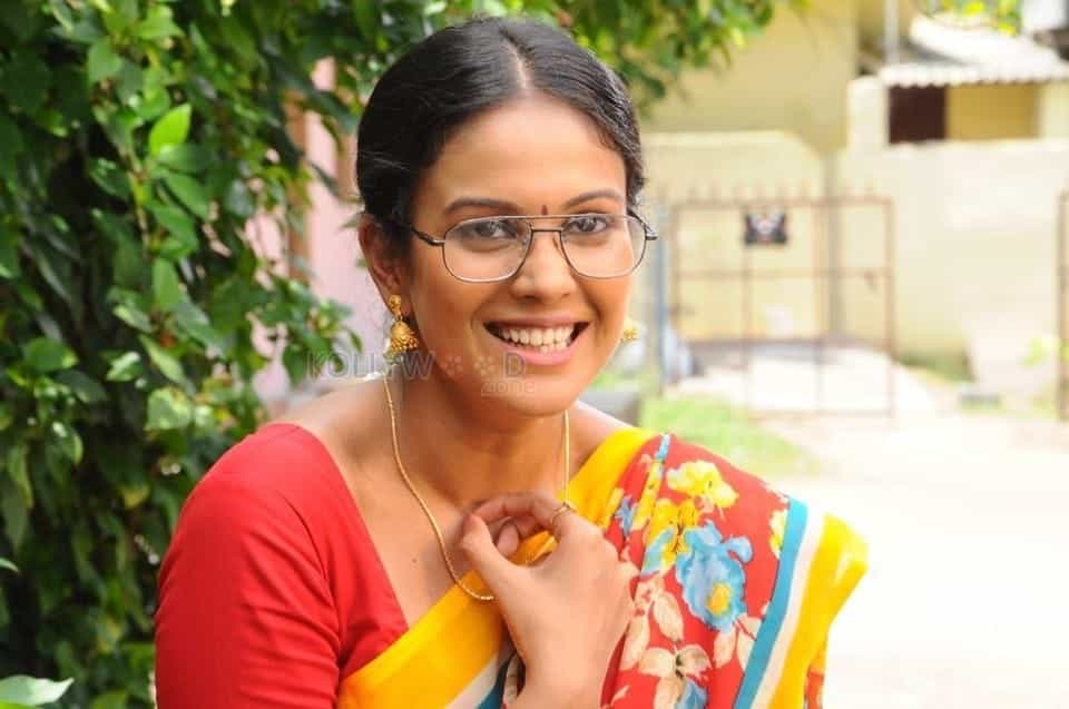 Kaadhal Munnetra Kazhagam Movie Heroine Chandini Tamilarasan Photos 07