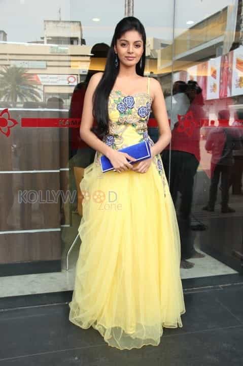 Kalaivendhan Heroine Sanam Shetty Photos 23