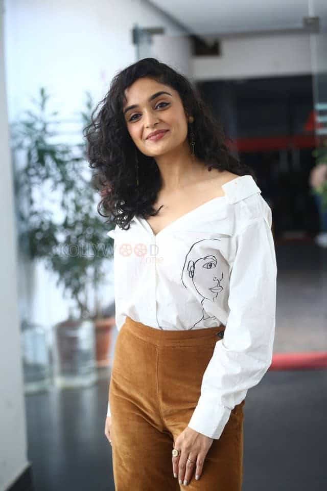 Kashish Khan at Anubhavinchu Raja Movie Interview Stills 01