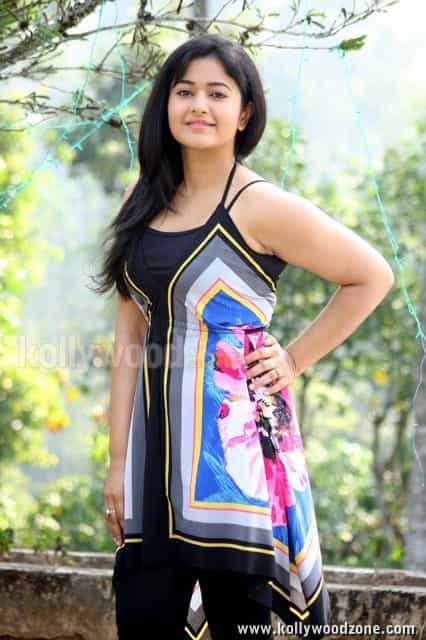 Manthrikan Heroine Poonam Bajwa Cute Stills 14