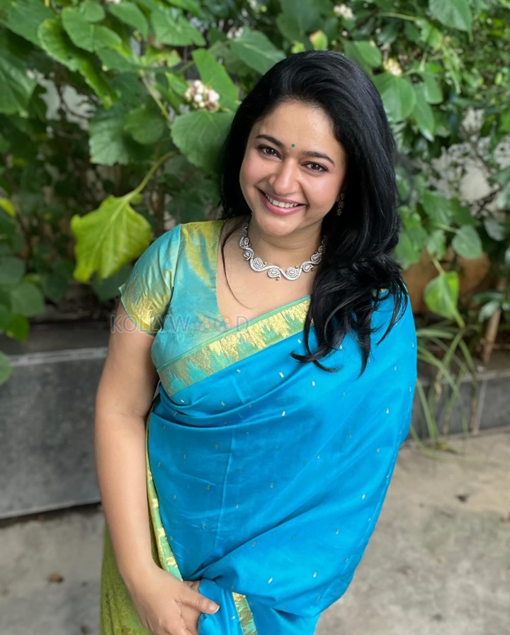 Pathonpatham Noottandu Actress Poonam Bajwa in a Cyan Blue Silk Saree Photos 01