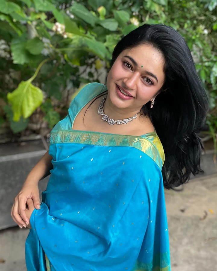 Pathonpatham Noottandu Actress Poonam Bajwa in a Cyan Blue Silk Saree Photos 02