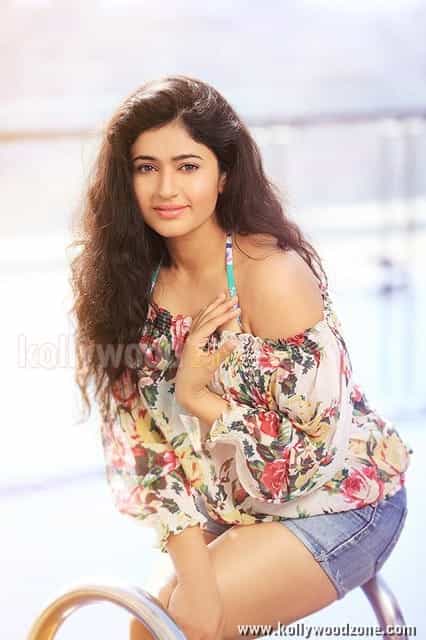 Poonam Bajwa Sexy New Pictures 12