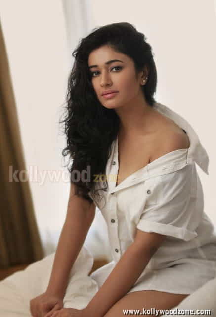 Poonam Bajwa Sexy New Pictures 17