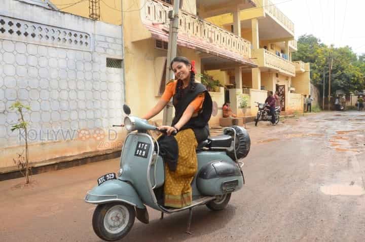 Porkuthirai Movie Heroine Chandini Photos 11