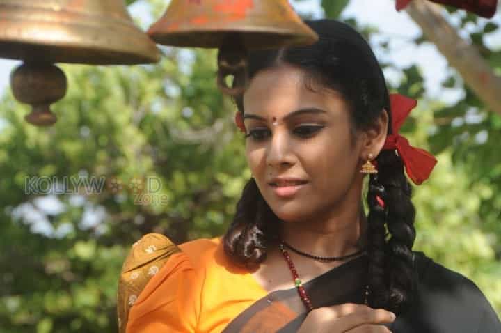 Porkuthirai Movie Heroine Chandini Photos 17