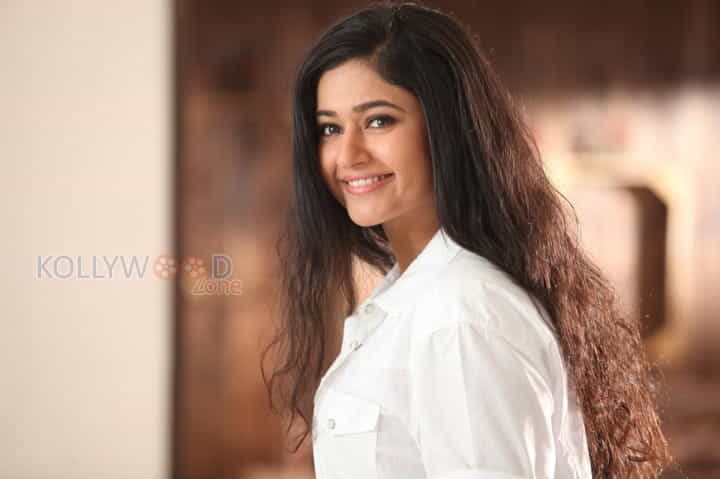 Romeo Juliet Poonam Bajwa Photos 03