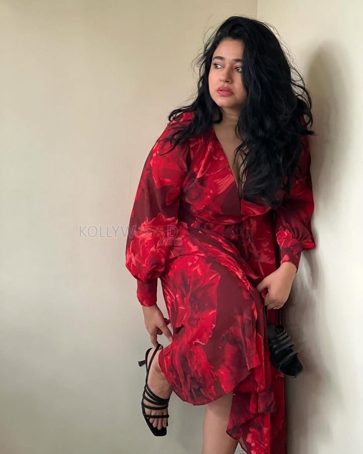 Sexy Poonam Bajwa in a Red Floral Printed Knee Length Gown Photos 03