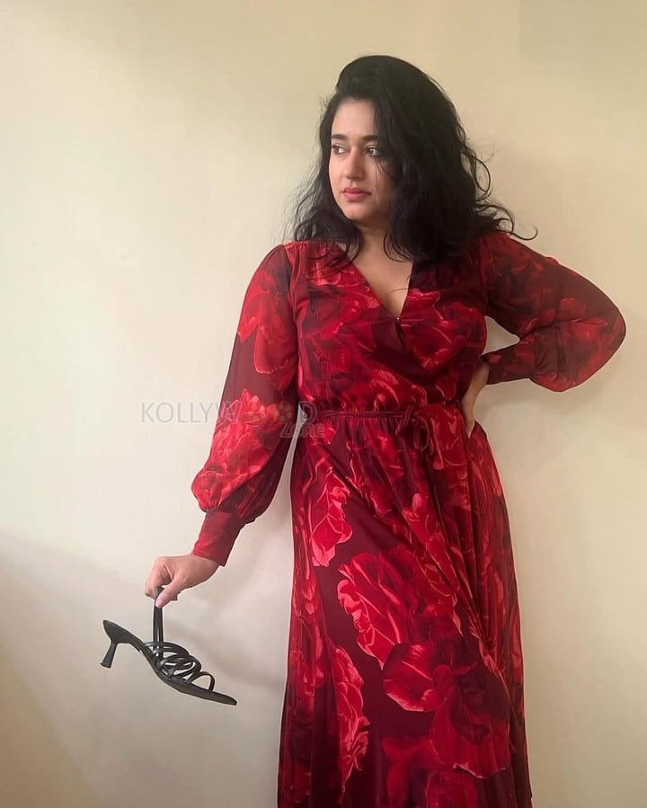 Sexy Poonam Bajwa in a Red Floral Printed Knee Length Gown Photos 04